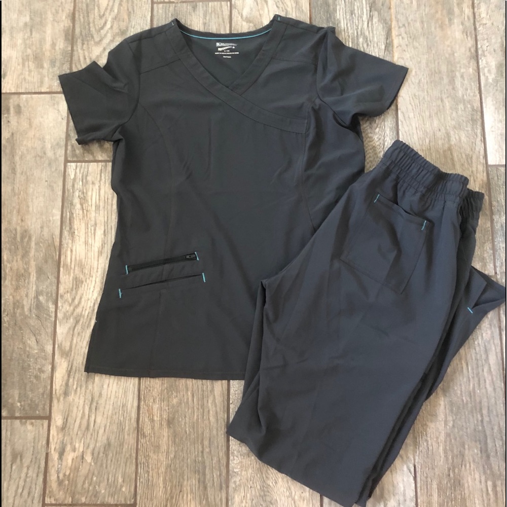 SCRUBSTAR Scrub Set